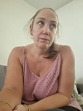 Wisie Cutie online show from 10-11-25, 11:44