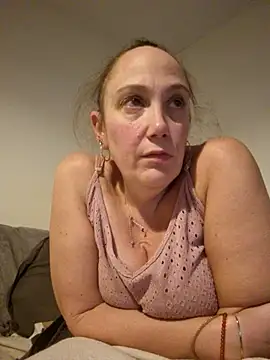 Wisie Cutie online show from 11-17-25, 11:20