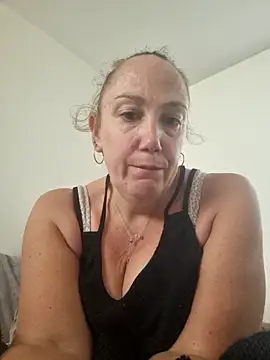 Wisie Cutie online show from 10-16-25, 01:08