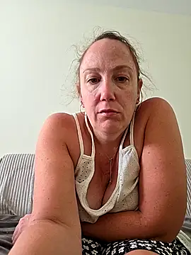 Wisie Cutie online show from 04-30-26, 01:40