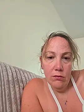 Wisie Cutie online show from 04-21-26, 10:11