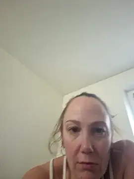 Wisie Cutie online show from 11-22-25, 02:16