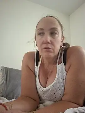 Wisie Cutie online show from 10-20-25, 01:55