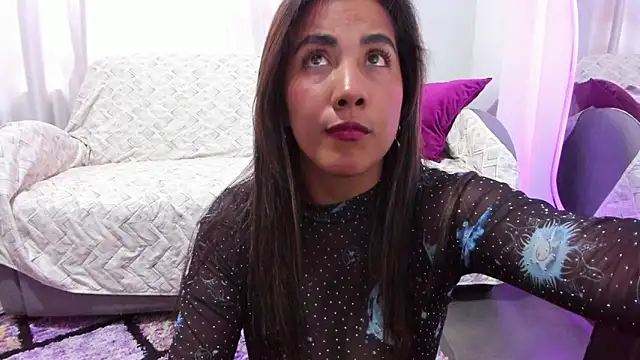 Snapshot of KAROLIVONNE chatting on 02-11-26, 09:03 KAROLIVONNE online show from 02-11-26, 09:03