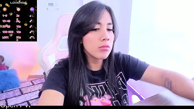 Snapshot of KAROLIVONNE chatting on 12-01-24, 05:51 KAROLIVONNE online show from 12-01-24, 05:51