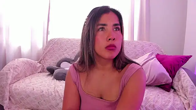 Snapshot of KAROLIVONNE chatting on 02-12-26, 06:29 KAROLIVONNE online show from 02-12-26, 06:29