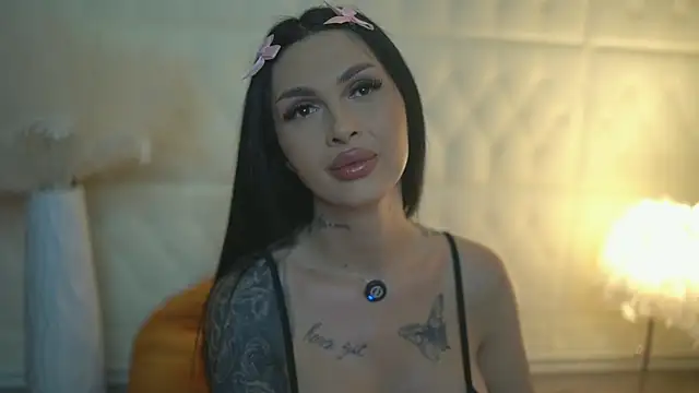 Snapshot of naughtycleo chatting on 05-06-26, 02:48 naughtycleo online show from 05-06-26, 02:48