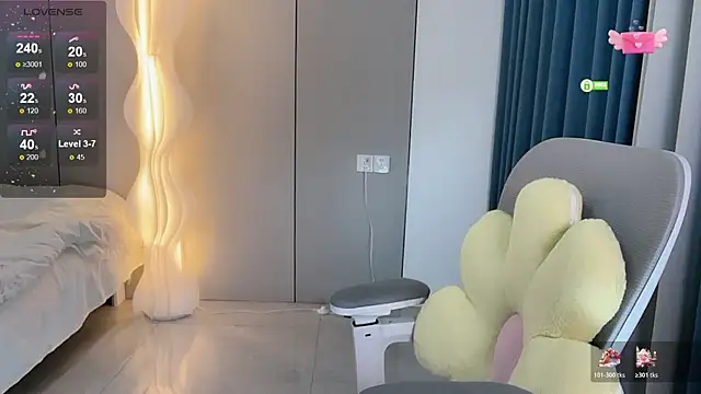 Snapshot of Mandy-- chatting on 04-15-26, 12:53 Mandy-- online show from 04-15-26, 12:53