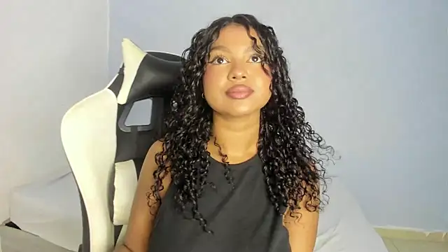 Snapshot of chloe_ebony_ chatting on 01-11-25, 08:54 chloe ebony  online show from 01-11-25, 08:54