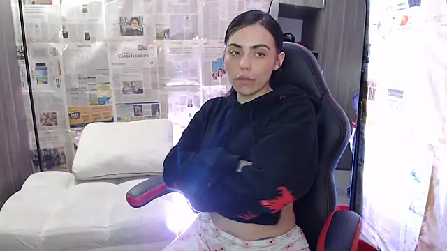 i am nina  online show from 09-18-25, 05:21