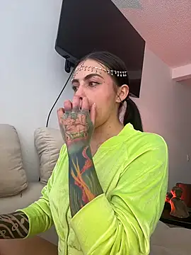 i am nina  online show from 12-17-25, 07:52