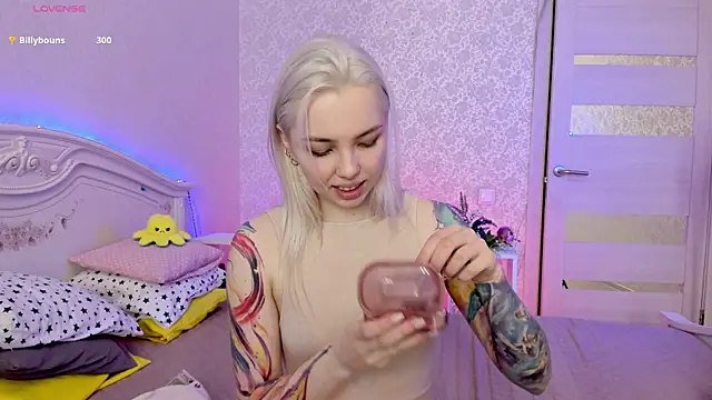 LillyMoure  online show from 03-22-25, 03:20