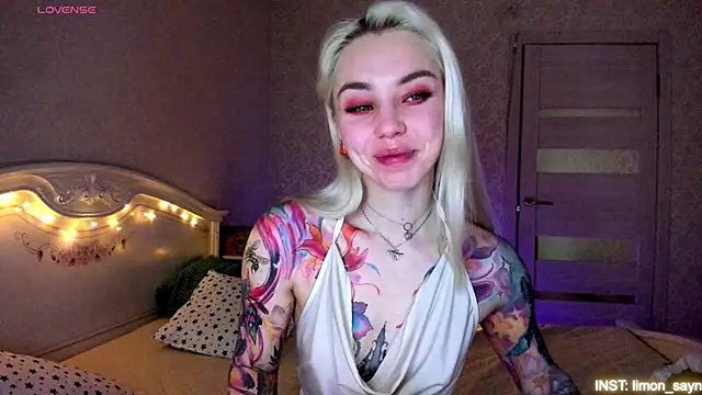 LillyMoure  online show from 06-01-26, 11:37