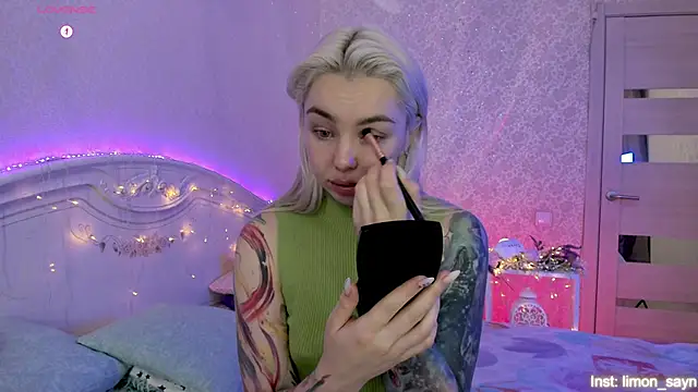 LillyMoure  online show from 11-02-25, 11:21