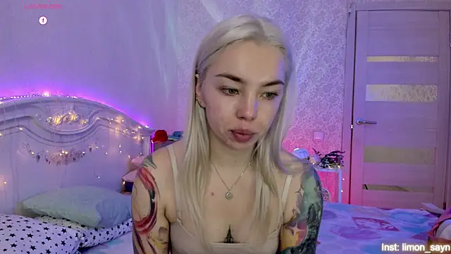 LillyMoure  online show from 10-20-25, 01:07