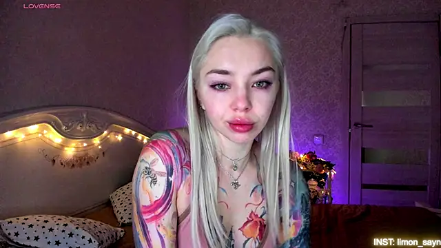 LillyMoure  online show from 05-04-26, 11:51