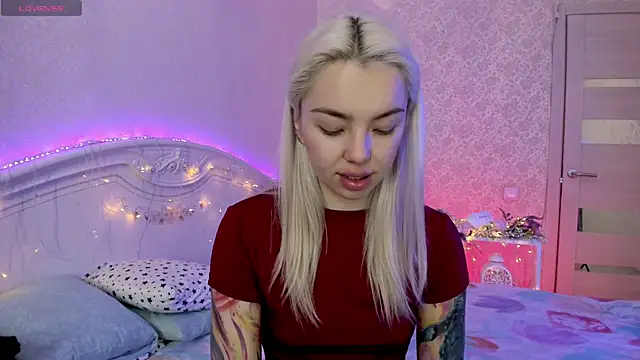 LillyMoure  online show from 11-08-25, 11:30