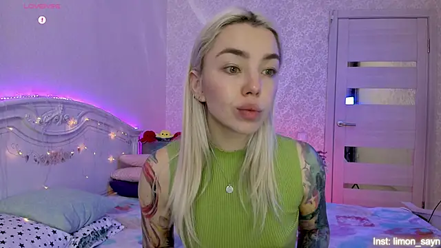 LillyMoure  online show from 10-17-25, 11:28