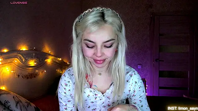 LillyMoure  online show from 04-05-26, 11:22