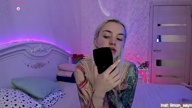 LillyMoure  online show from 09-08-25, 11:26