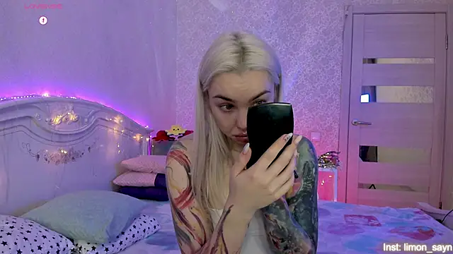 LillyMoure  online show from 10-27-25, 11:16