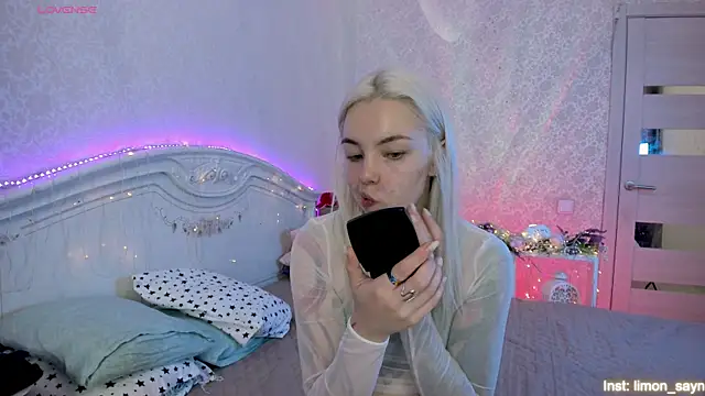 LillyMoure  online show from 09-21-25, 11:32