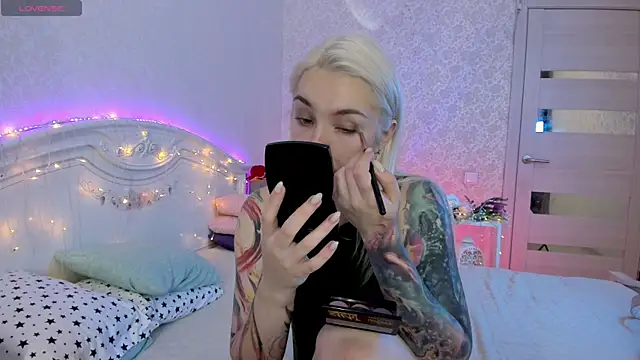 LillyMoure  online show from 09-19-25, 11:42