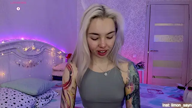 LillyMoure  online show from 10-13-25, 12:23