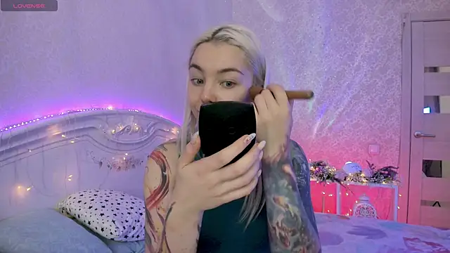 LillyMoure  online show from 11-08-25, 02:26