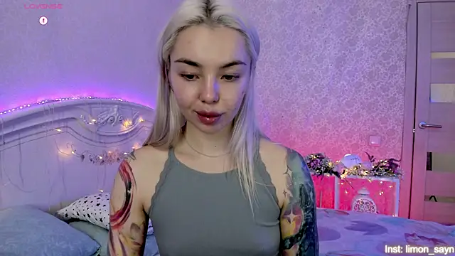 LillyMoure  online show from 11-05-25, 11:19