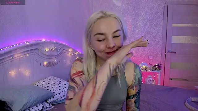 LillyMoure  online show from 09-25-25, 01:00