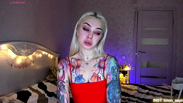 Snapshot of LillyMoure_ chatting on 07-12-26, 11:16 LillyMoure online show from 07-12-26, 11:16