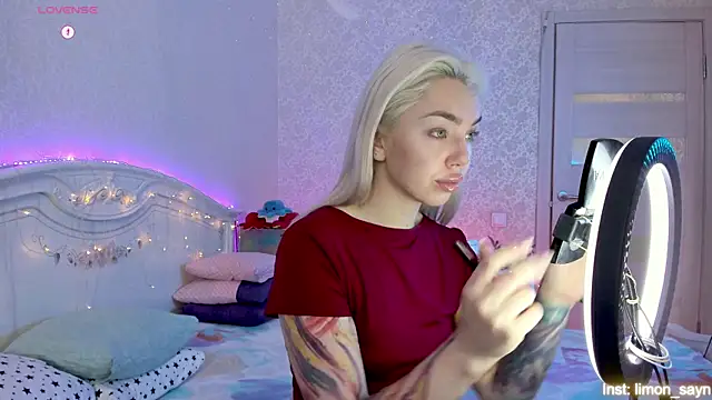 LillyMoure  online show from 10-29-25, 11:25