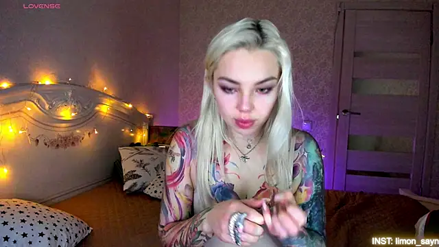 LillyMoure  online show from 04-14-26, 11:32