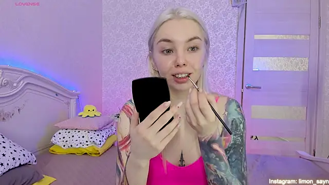 LillyMoure  online show from 03-20-25, 11:45