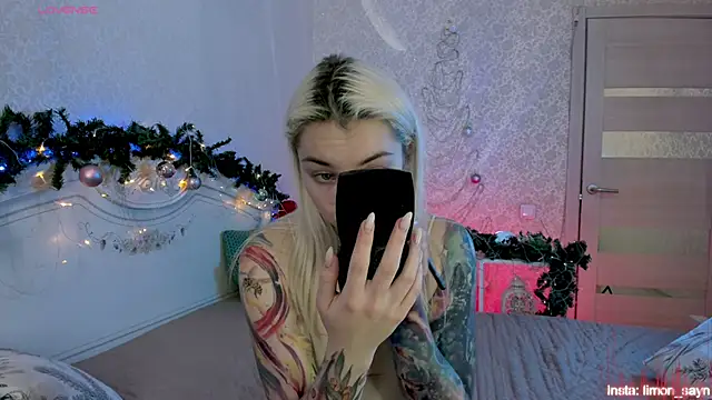 LillyMoure  online show from 12-15-25, 12:49