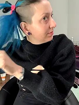 MissCumberdale online show from 12-14-25, 06:24