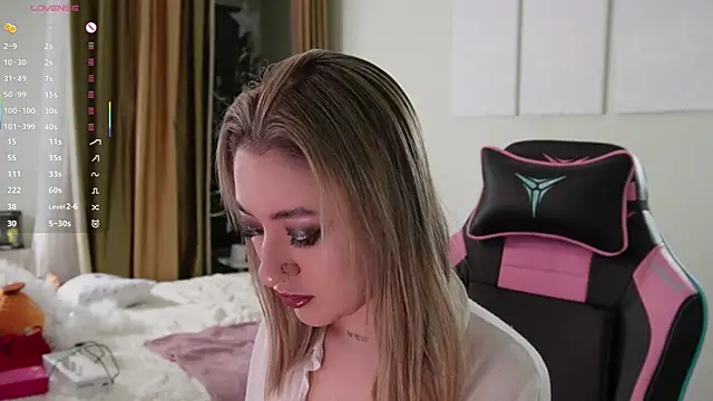 Fiona-Love online show from 12-21-25, 05:25