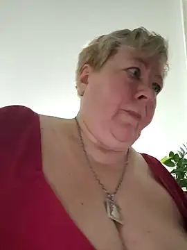 EffectFiona online show from 12-21-25, 04:03