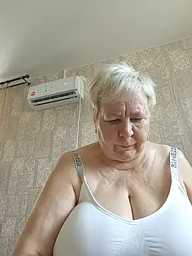 Snapshot of EffectFiona chatting on 06-17-26, 06:02 EffectFiona online show from 06-17-26, 06:02