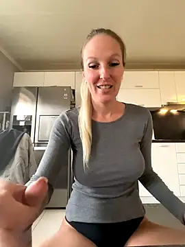 MaviePearl online show from 10-11-25, 08:37