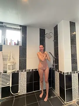 MaviePearl online show from 10-26-25, 11:54