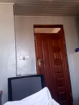 Prettybecs online show from 02-19-25, 05:05