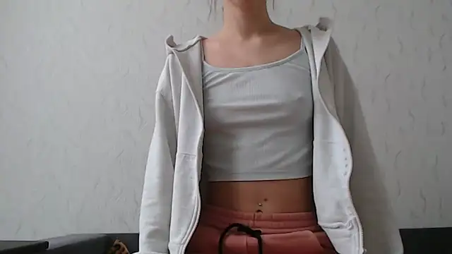 Snapshot of HoneyWiles chatting on 02-07-26, 02:14 HoneyWiles online show from 02-07-26, 02:14