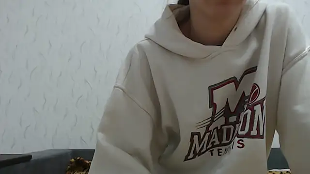 Snapshot of HoneyWiles chatting on 01-14-26, 02:20 HoneyWiles online show from 01-14-26, 02:20