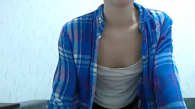 Snapshot of HoneyWiles chatting on 01-07-26, 02:11 HoneyWiles online show from 01-07-26, 02:11