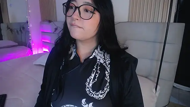 Miss Loise online show from 12-20-25, 04:37