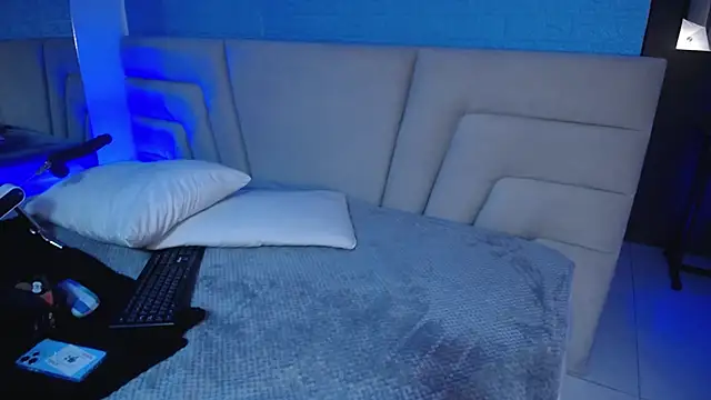 Miss Loise online show from 10-11-25, 04:02