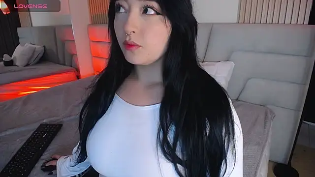 Miss Loise online show from 11-30-25, 04:13