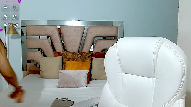 Snapshot of sophia_hadid chatting on 01-23-25, 07:18 sophia hadid online show from 01-23-25, 07:18